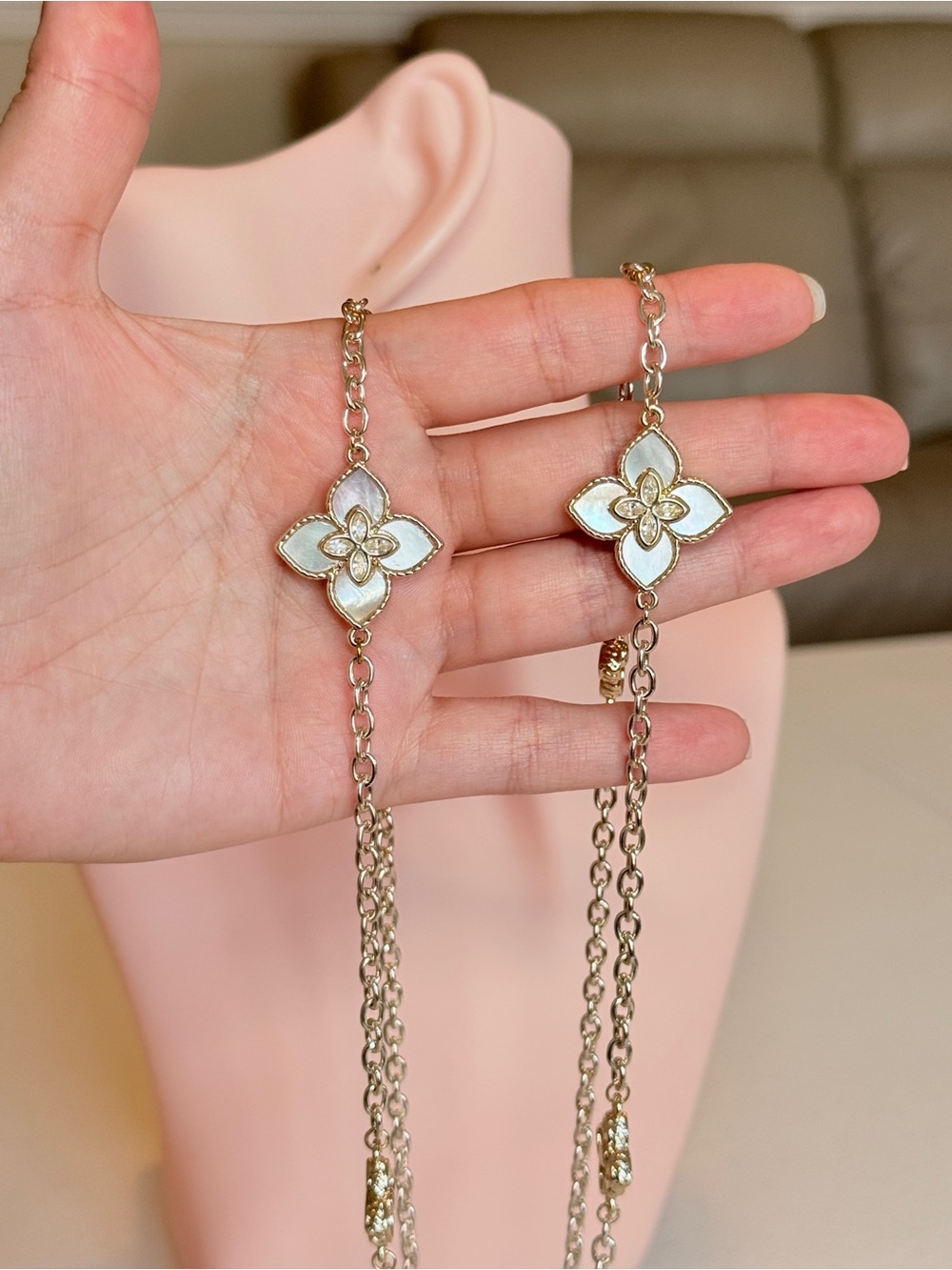 Alhambr Style Gold and Pearly White Floral Necklace With Zirconia - Picture 7 of 13